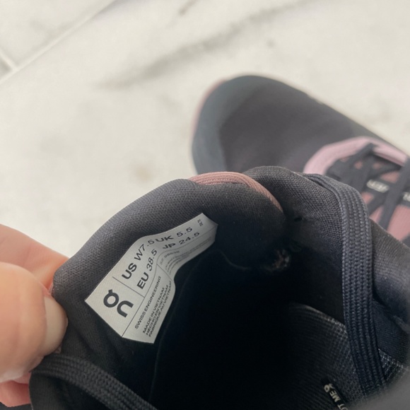 On cloud cloudrunner 7.5 - Picture 6 of 8